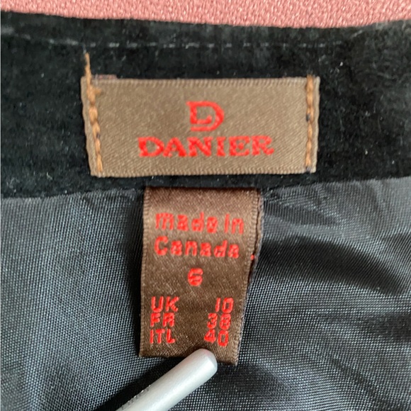 Danier suede skirt - Picture 3 of 4